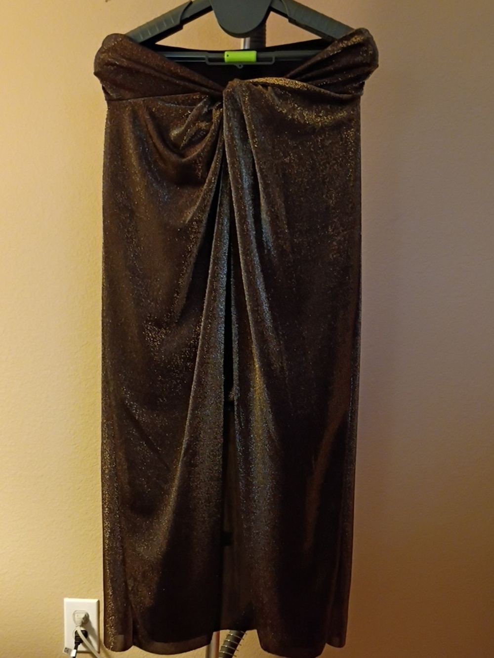 AllSaints Metallic Gold Shimmer On Black Twist-Front Maxi Skirt Over Mini Skirt - Picture 2 of 16